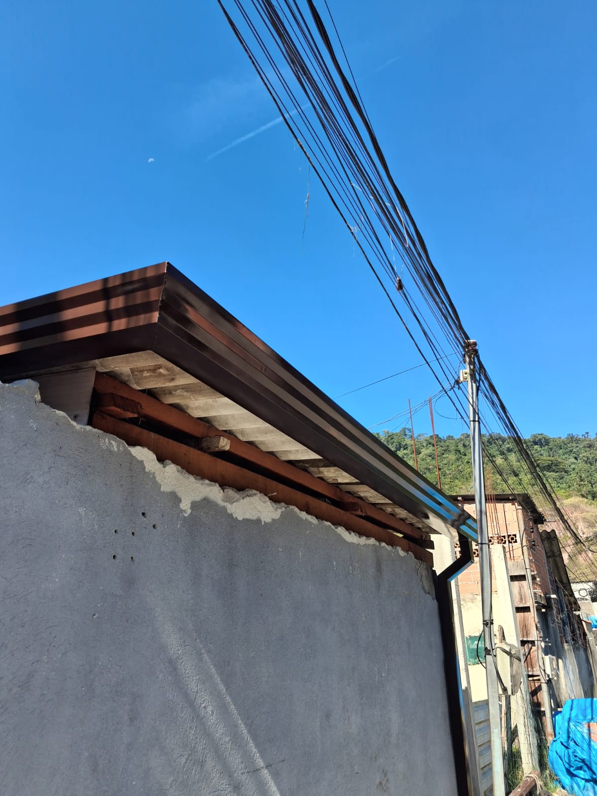 Calha de alumínio sob medida instalada pela Litoral Calhas RJ